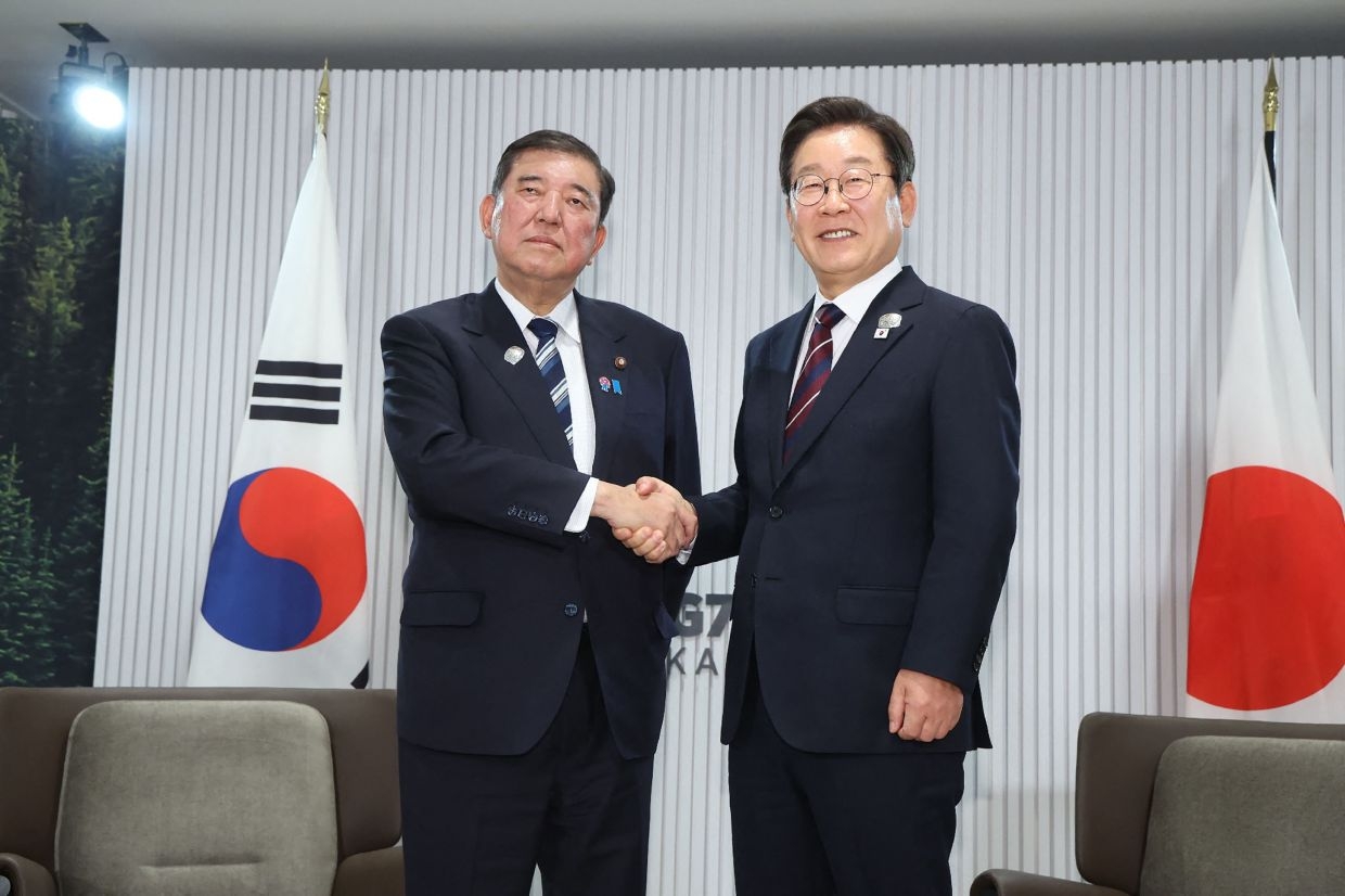 Japan, South Korea leaders vow to boost ties against nuclear-armed North