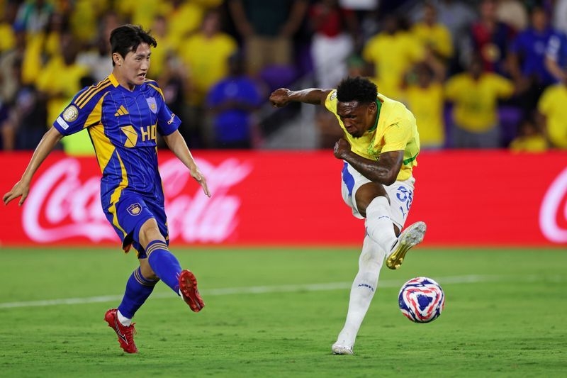 Soccer-Sundowns get the better of Ulsan in battle of the outsiders