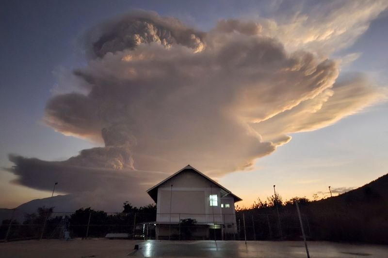 Many flights to Indonesia's Bali cancelled after volcano eruption