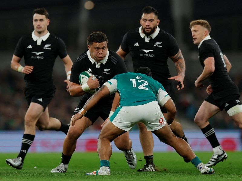 Rugby-Williams back for Crusaders, Chiefs unchanged for Super Rugby final