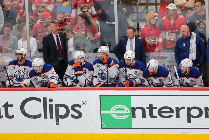 Ice hockey-Canada's Stanley Cup dry spell stretches to 32 years as Edmonton flops in Finals