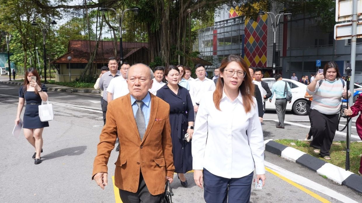 MCA stands firmly with its Pahang youth chief over Bukit Aman probe into mobile data comments, says Dr Wee