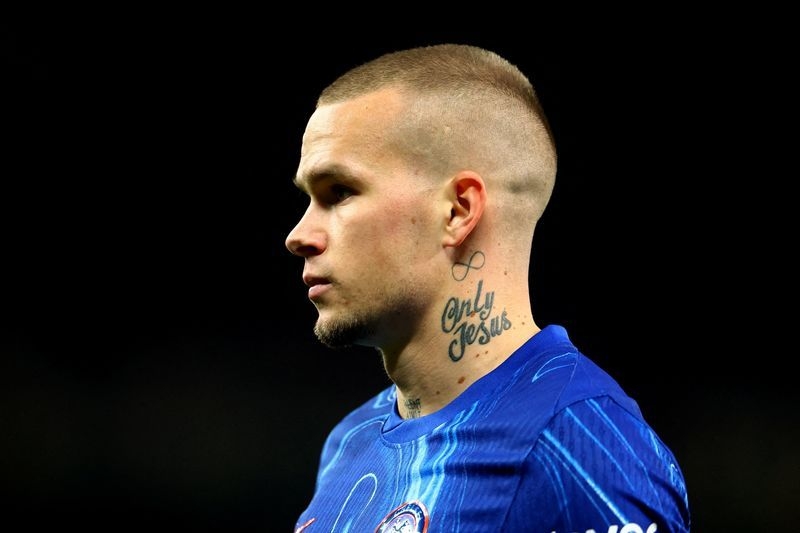Soccer-Chelsea's Mudryk charged by FA over doping, risks four-year ban