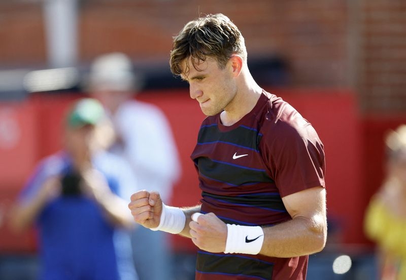 Tennis-Draper downs Popyrin to reach Queen's quarter-finals, Mensik loses his cool