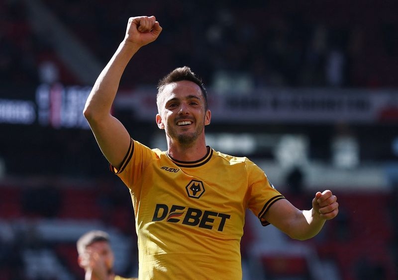 Soccer-Sarabia to join Qatar Stars League club Al-Arabi after leaving Wolves