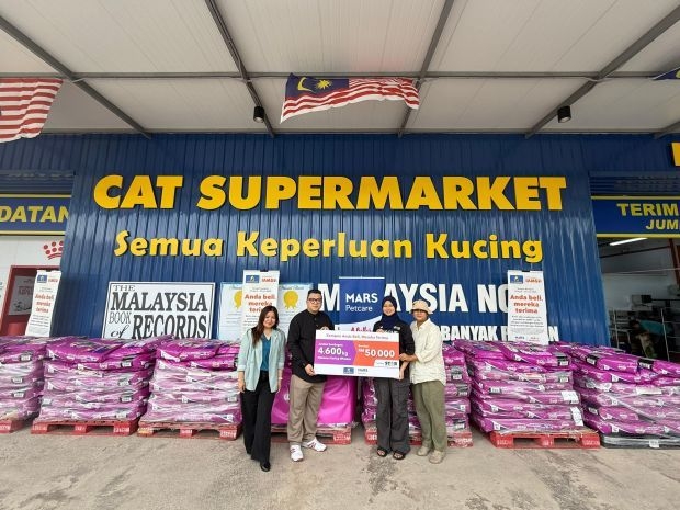 Local chain donates 4,600kg of cat food to support animal rescuers