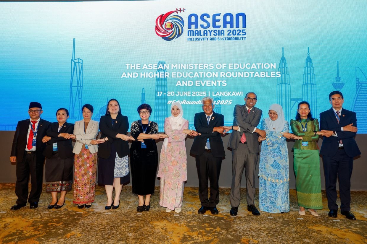 Use of technoloy, competent teaches among efforts to address dropout issues in Asean, says Fadhlina