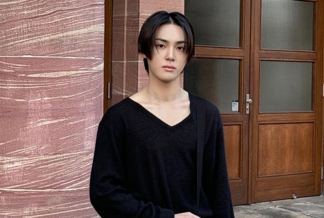K-pop singer Ju Hak-nyeon denies paying for sex