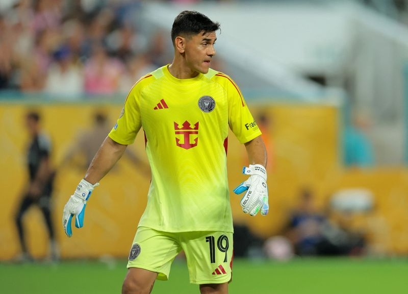 Soccer-Inter Miami goalkeeper Ustari credits Messi for making things easy