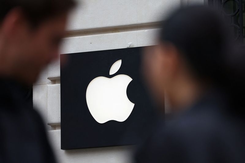 Apple sued by shareholders for allegedly overstating AI progress