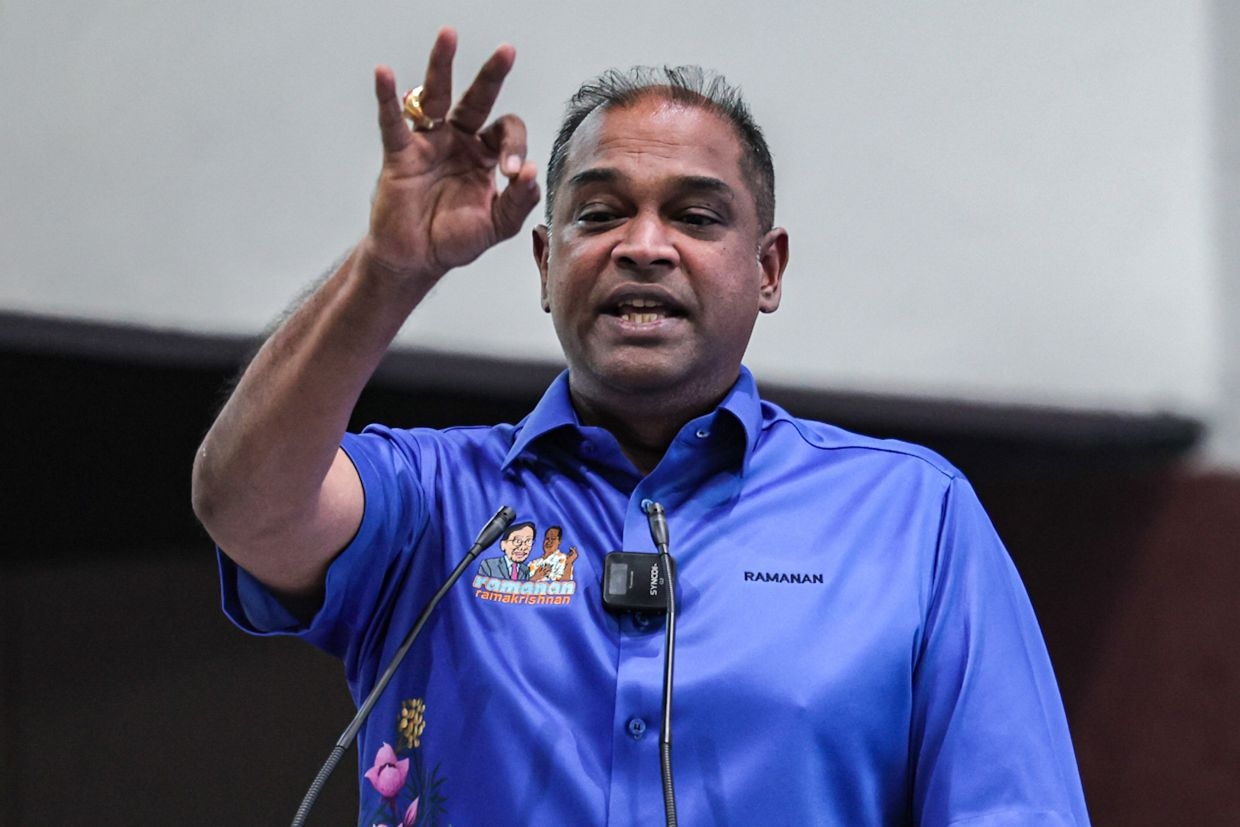 Ramanan fetes 311 top SPM students from Sungai Buloh
