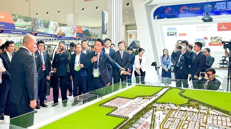 Laos, China forge partnership to facilitate cross-border transport, trade
