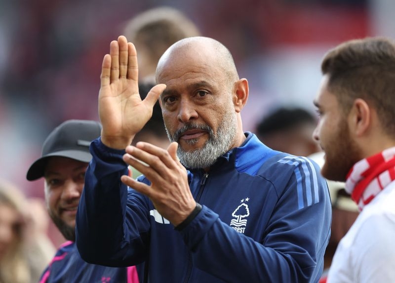 Soccer-Nuno extends Nottingham Forest contract until 2028