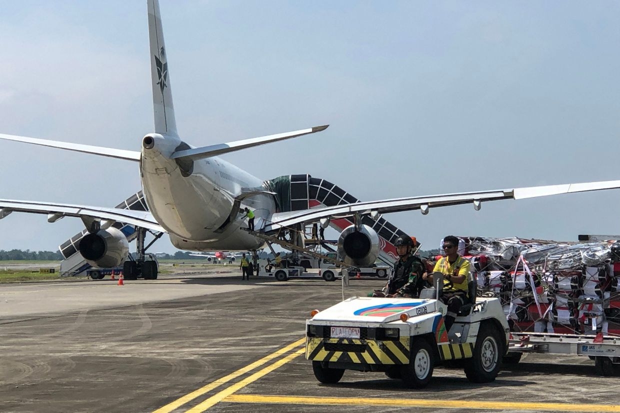 Bomb threat diverts plane with hundreds of haj pilgrims in Indonesia, second in days
