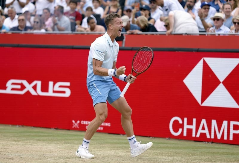 Tennis-Lehecka ruins script to beat Draper in Queen's semi-final
