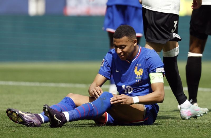 Soccer-Mbappe skips training again, set to miss Pachuca game