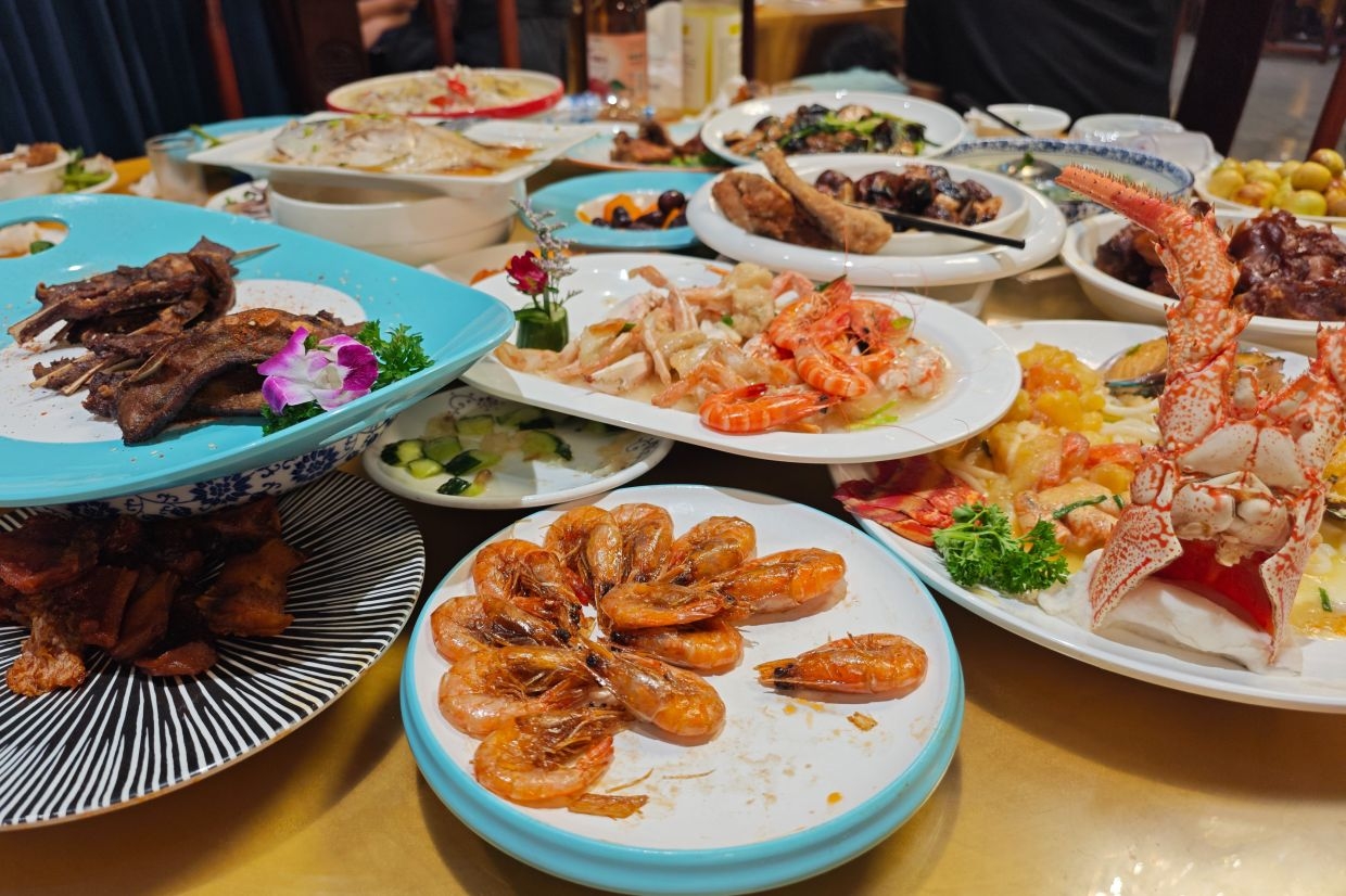 China urges officials to rein in overzealous dining austerity measures