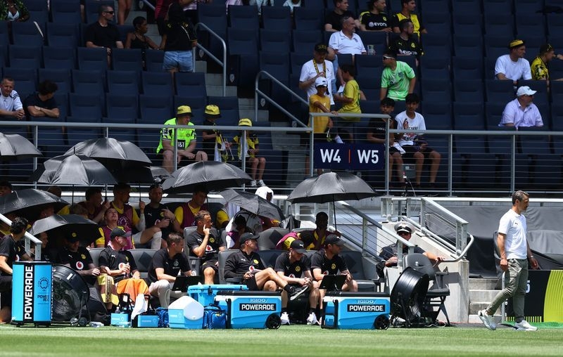 Soccer-Dortmund feel the heat but still win