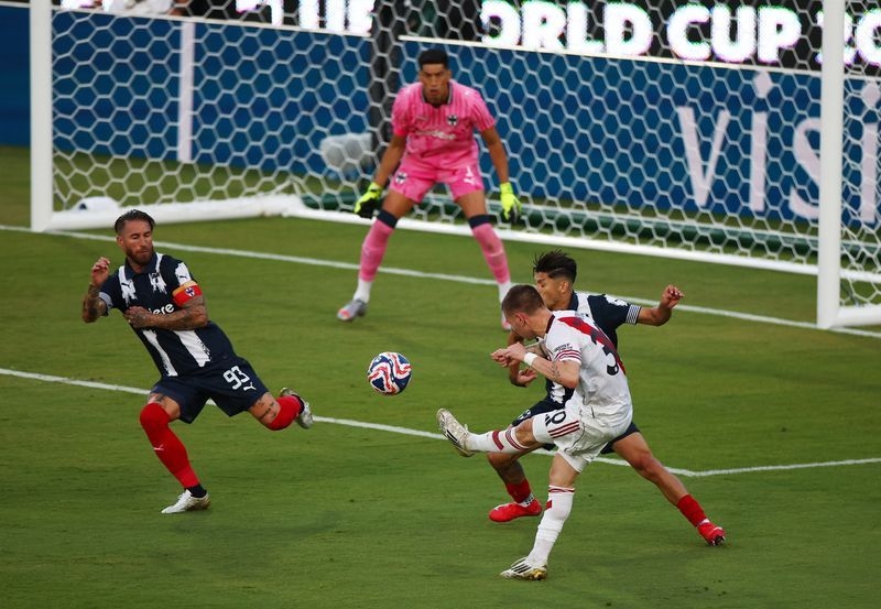 Soccer-Goalkeeper Andrada denies River Plate to earn draw for Monterrey