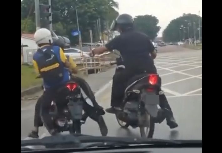 QuickCheck: Did two students on a motorcycle flee from a policeman in Mersing?
