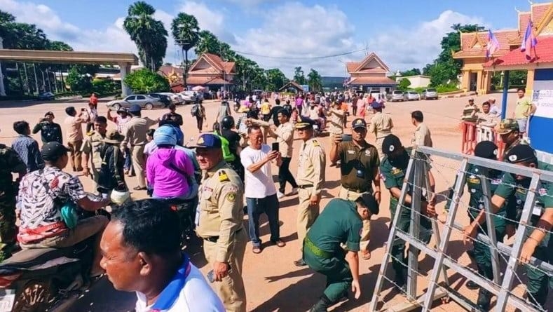 Cambodia and Thailand now shut land crossings as border row worsens