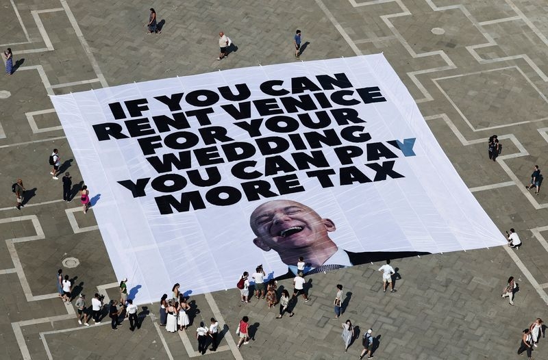 Greenpeace joins protests against gala Bezos wedding in Venice