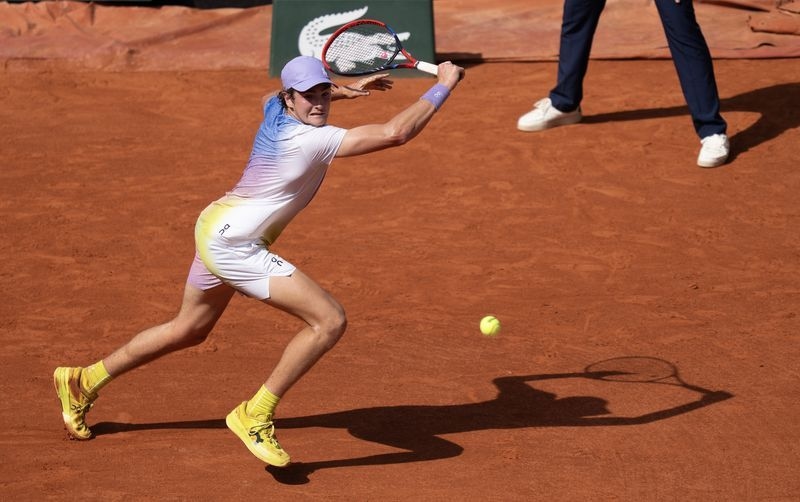 Tennis-Fonseca clinches first grass-court win, Sun ousts defending champion Kasatkina in Eastbourne