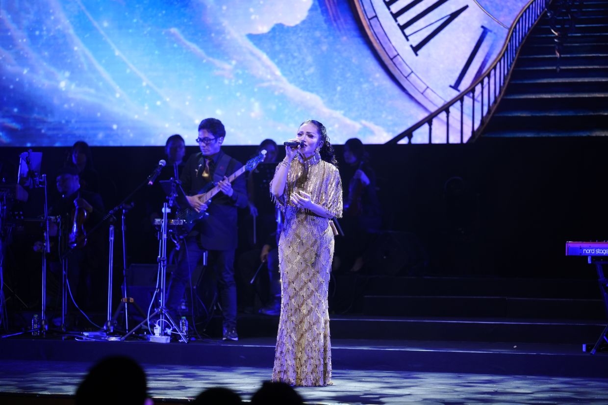 'Thank You, Malaysia' Indonesian legendary singer Kris Dayanti overwhelmed with local fans at her nostalgia concert