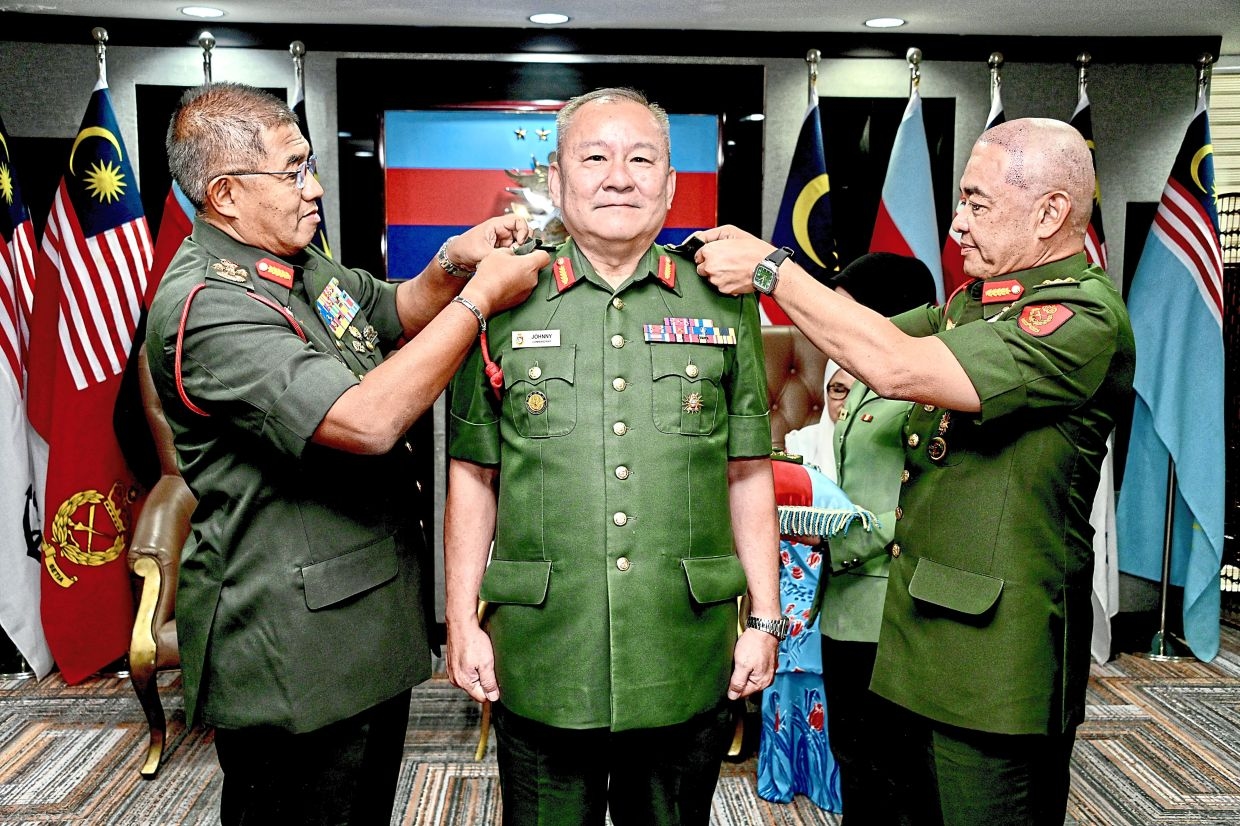 Malaysia's first Chinese Leftenan Jeneral
