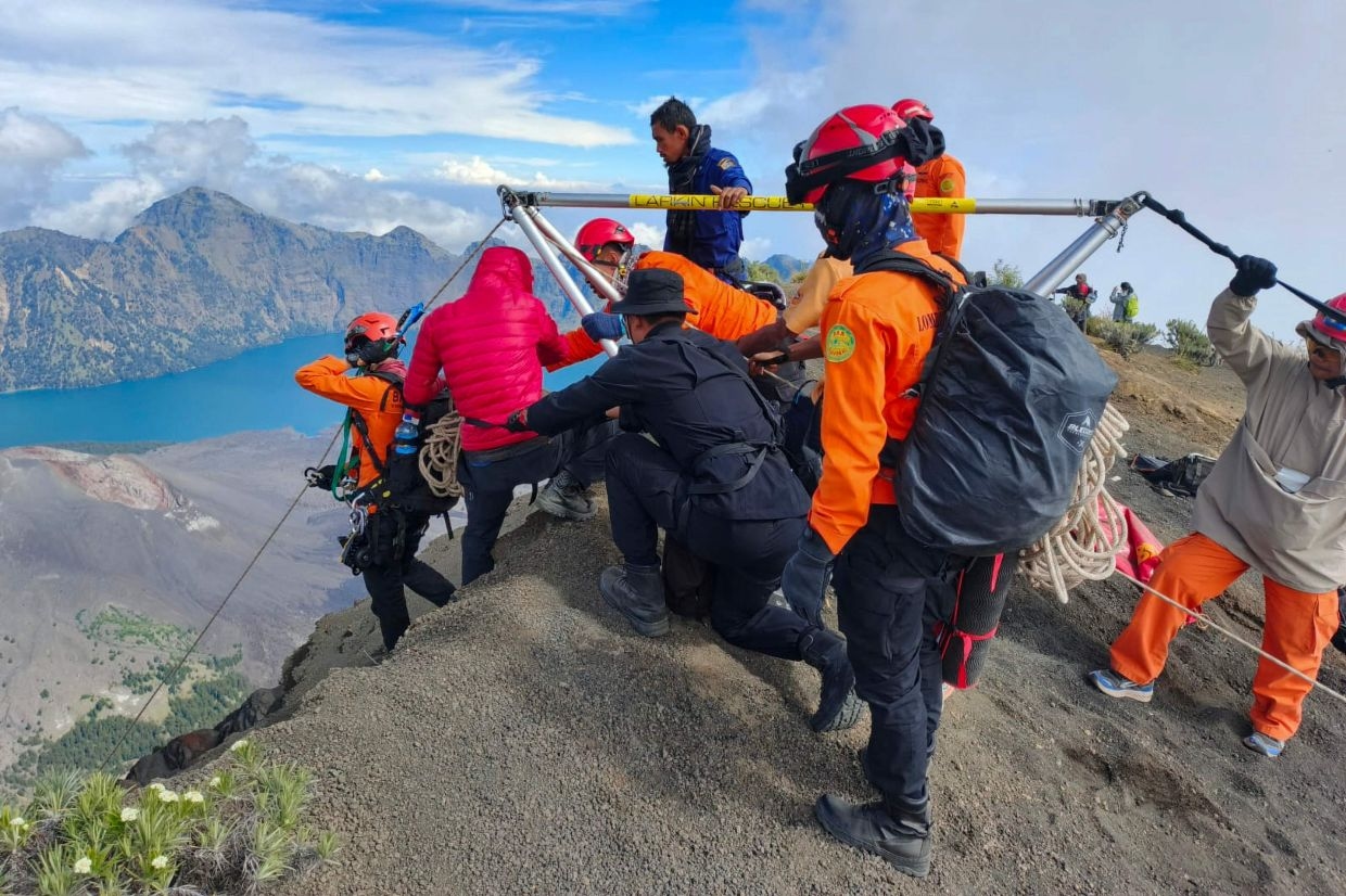 Brazilian tourist found dead in Indonesia after four days on volcano cliff