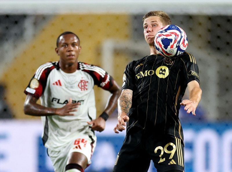 Soccer-Flamengo progress despite being held to 1-1 draw by LA FC