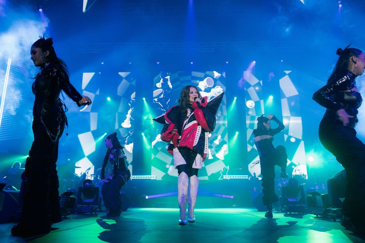 Sabah diva Stacy Anam rocks KK in her first solo concert in front of thousands of fans from all over South-East Asia