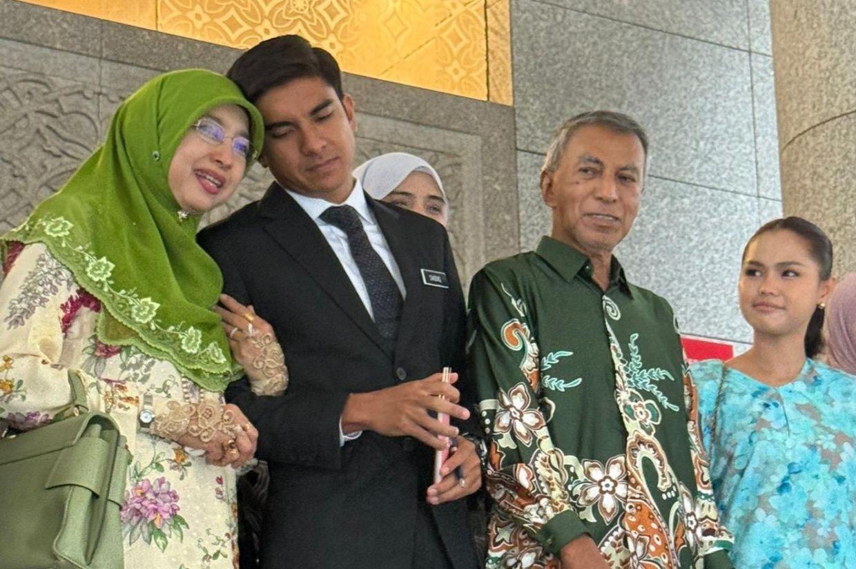 Bella Astillah sheds tears of joy over court's decision to acquit Syed Saddiq