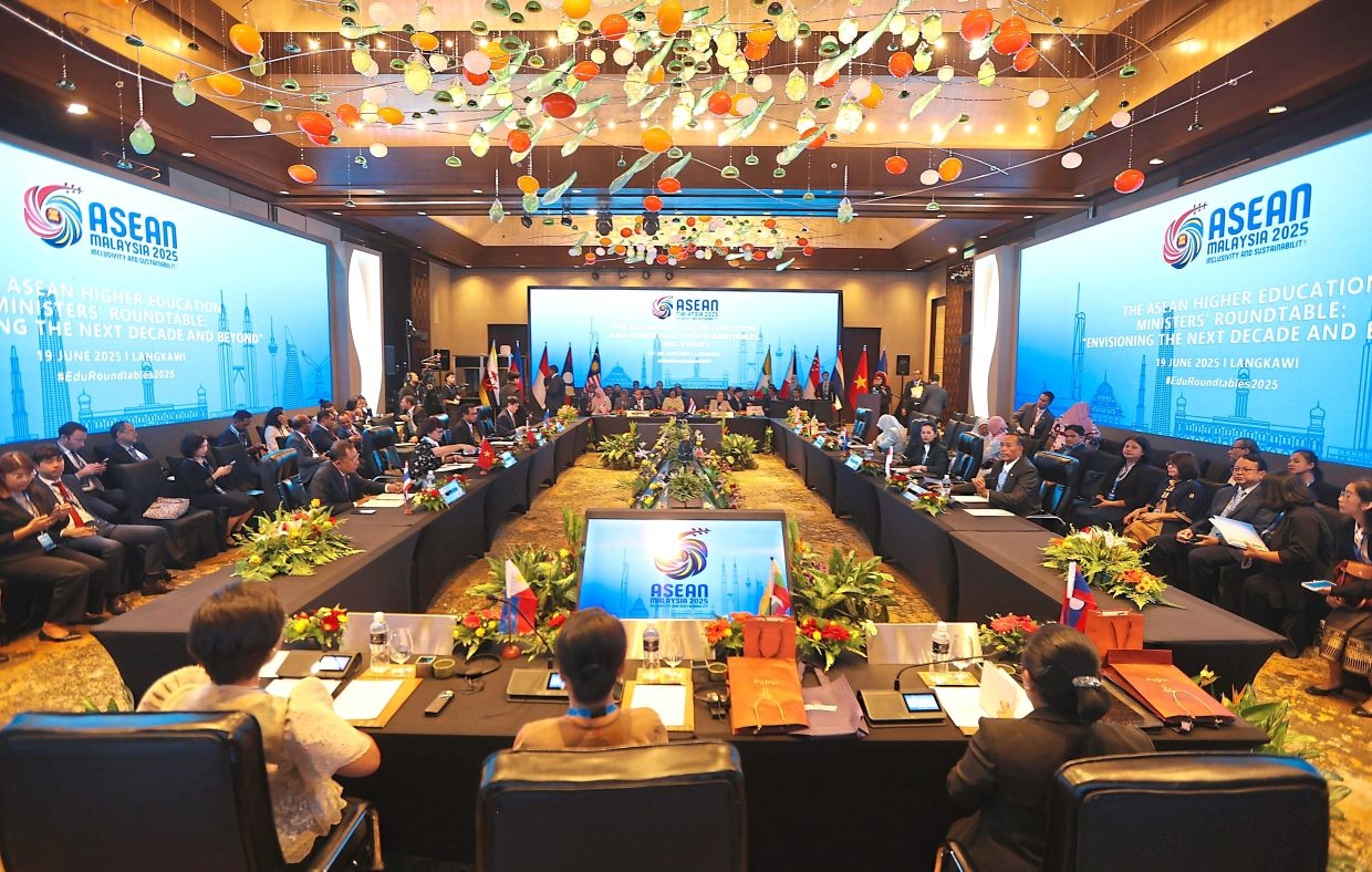TOWARDS A SHARED FUTURE IN ASEAN CLASSROOMS
