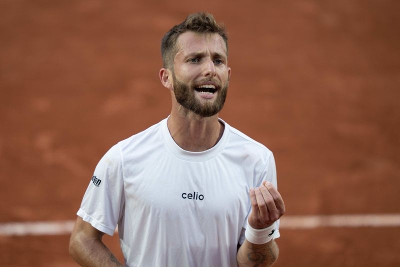 Tennis-Moutet hits six underarm serves in Mallorca win over Altmaier