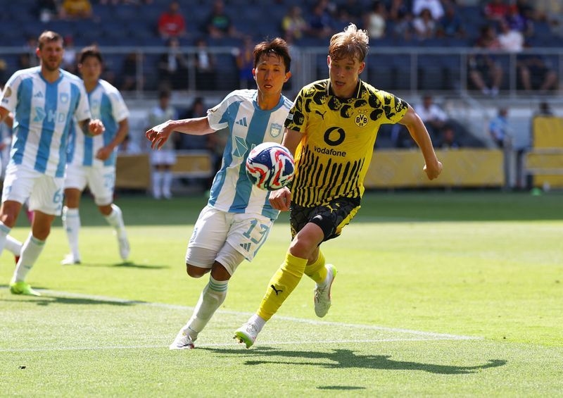 Soccer-Svensson propels Dortmund to Club World Cup knockout stage