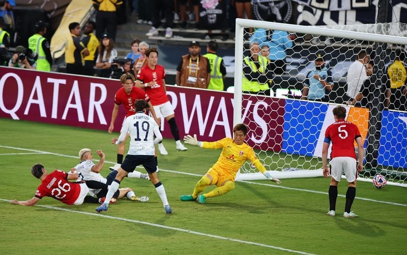 Soccer-Monterrey down Urawa with quick-fire treble to reach Club World Cup last 16