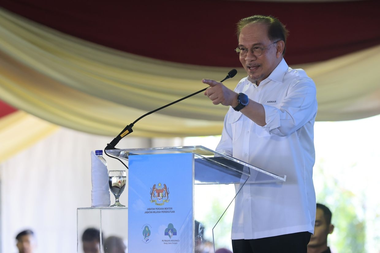 Stop kissing babies, prioritise what matters for the rakyat, Anwar tells leaders
