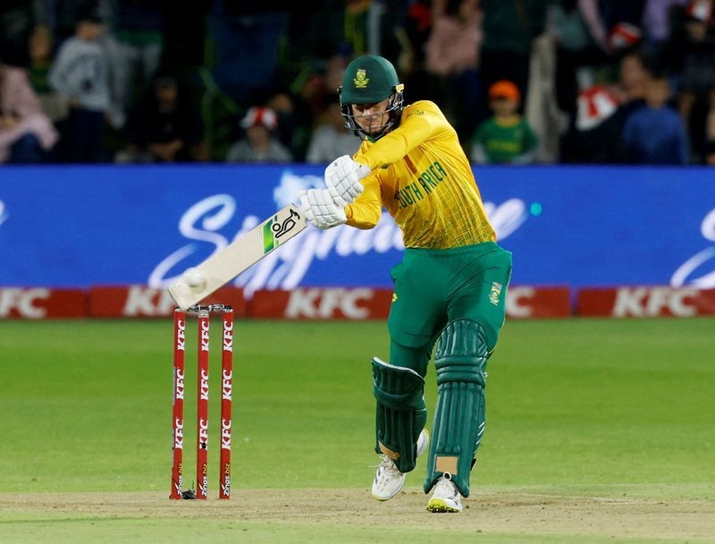Cricket-South Africa to test new players against Zimbabwe in Bulawayo