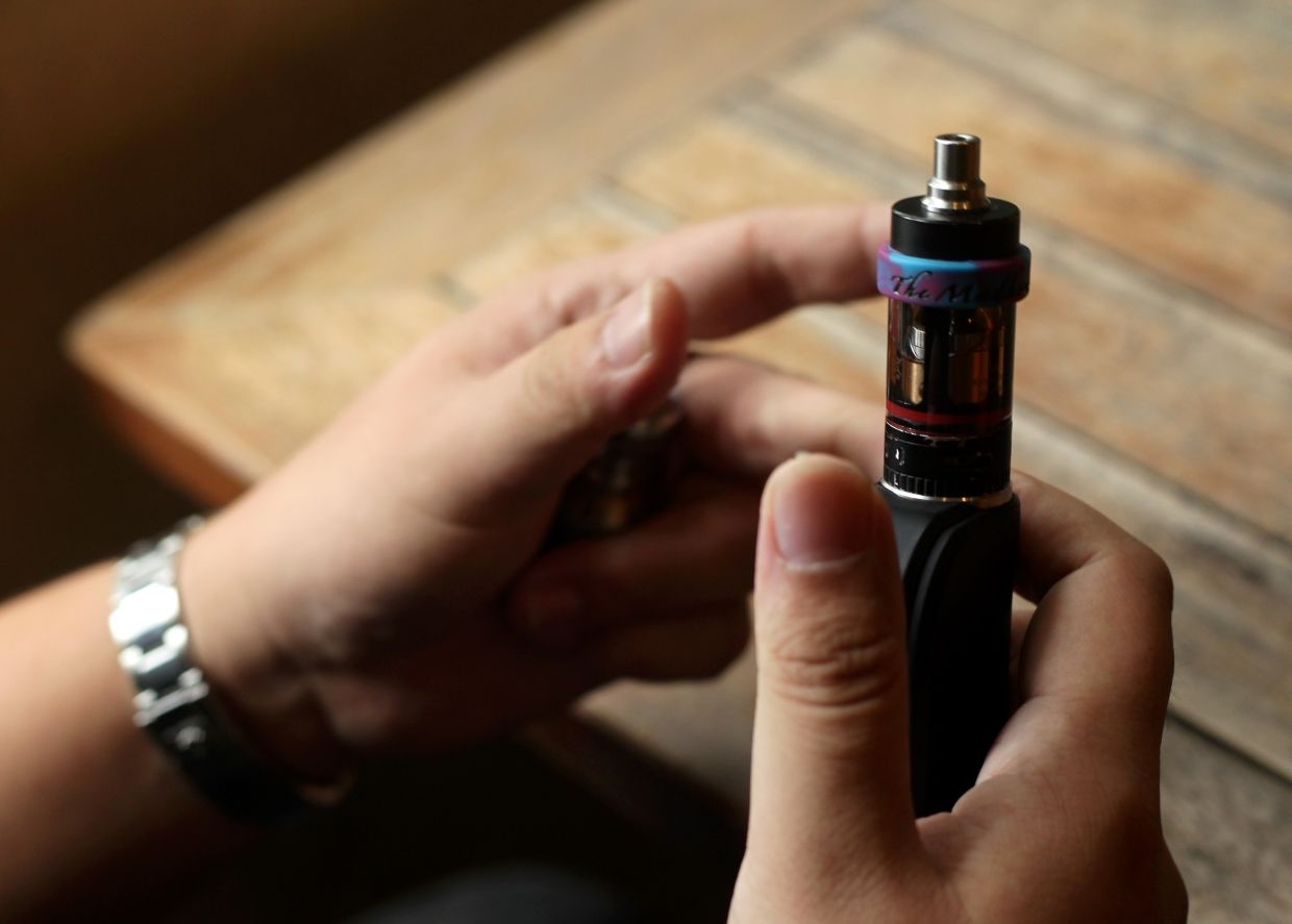 Govt urged to impose blanket ban on vape products