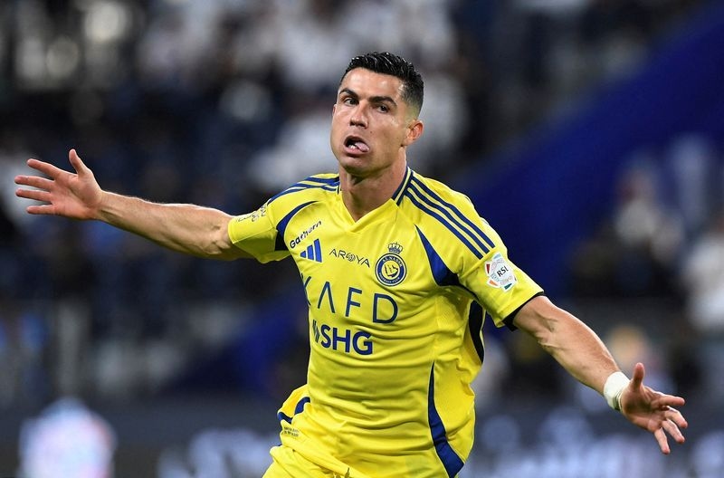 Soccer-Ronaldo renews Al Nassr contract until 2027