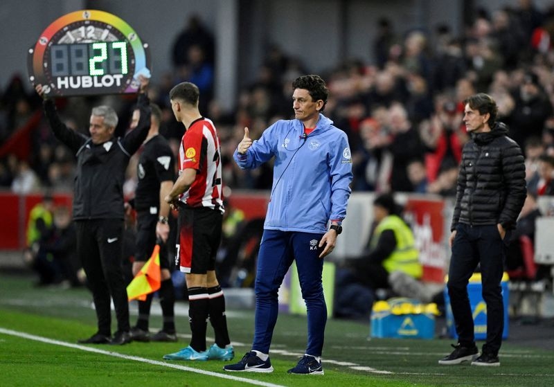 Soccer-Brentford appoint set-piece coach Andrews as manager to replace Frank