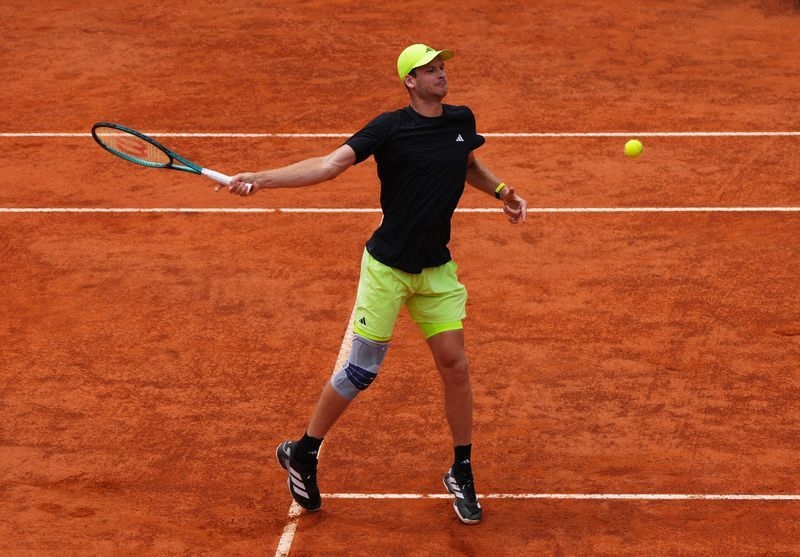 Tennis-Injured Hurkacz withdraws from Wimbledon