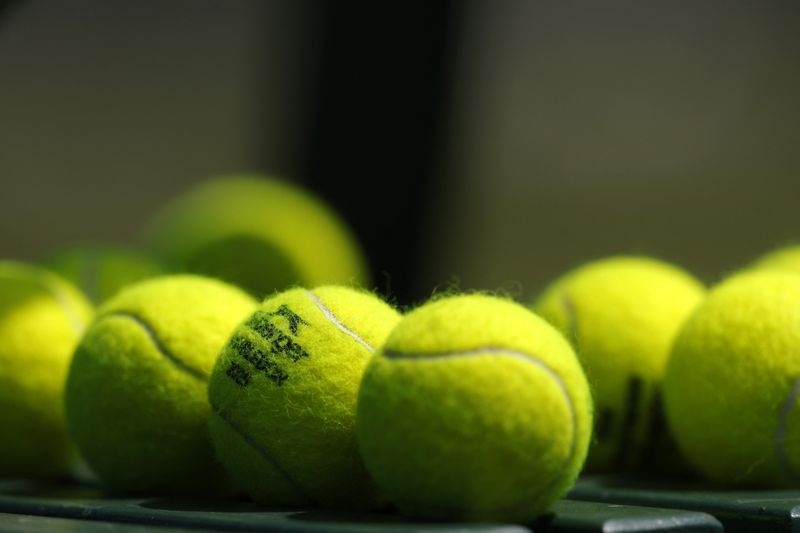 Tennis-Trading cards offer lifeline to low-income players