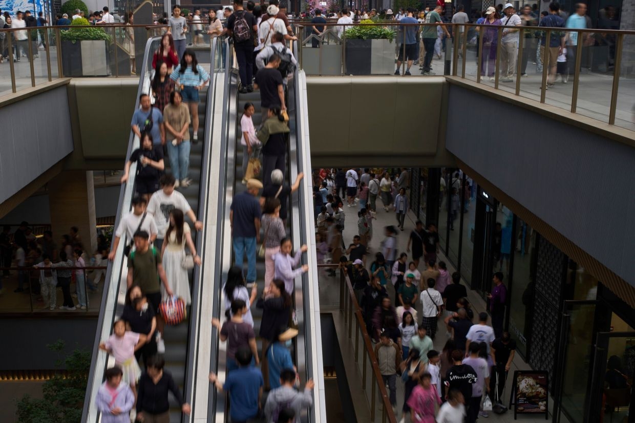 Economists call for structural reforms to shift China's focus to consumption