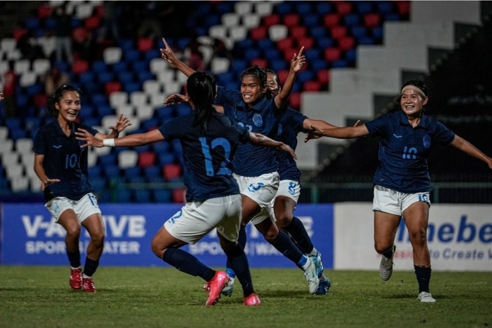 Coach Conor says Cambodian women footballers deserve encouragement after Hong Kong draw