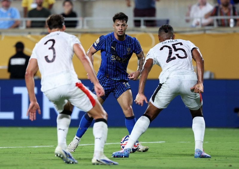 Soccer-Leonardo double earns Al-Hilal shock Club World Cup win over Manchester City