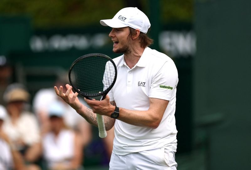 Tennis-Bublik falls to Munar in Wimbledon opener