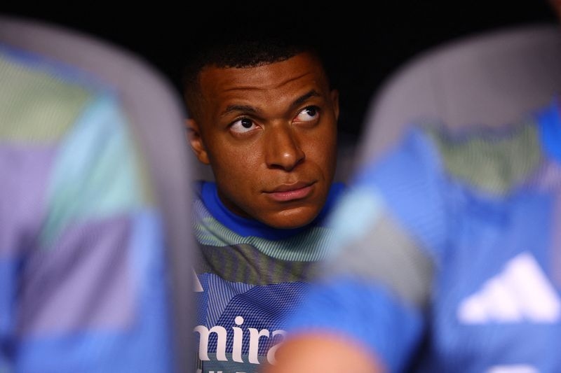 Soccer-Mbappe edging closer to full fitness as Real reach Club World Cup last eight