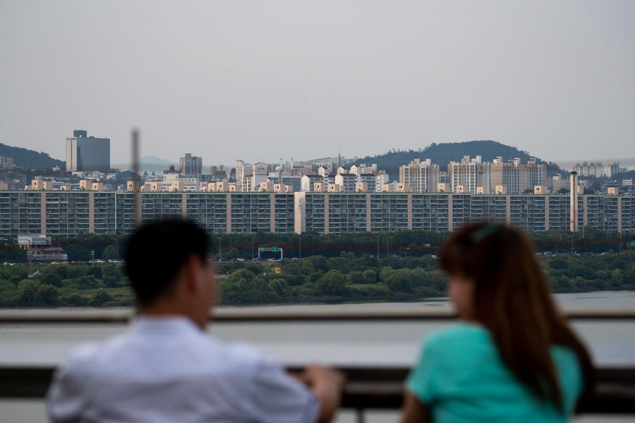 ‘No hope on my salary': Young South Koreans turn to early investing